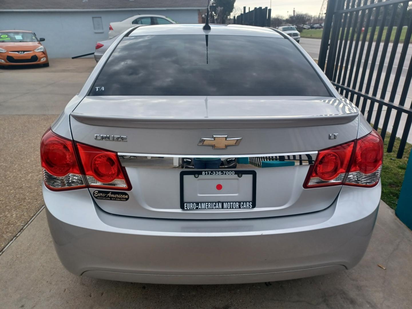 2013 SILVER Chevrolet Cruze 2LT (1G1PE5SB7D7) with an Turbocharged Gas I4 1.4L engine, 6-Speed Automatic transmission, located at 2001 E. Lancaster, Ft. Worth, 76103, (817) 336-7000, 32.746181, -97.301018 - Photo#6